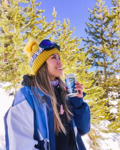 Bright days pair perfectly with Blue Moon. 

📸: @liastewy