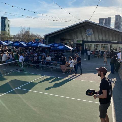 Weird how pickleball makes me want a beer and a beer makes me want pickleball.

📸: @stacktmarket