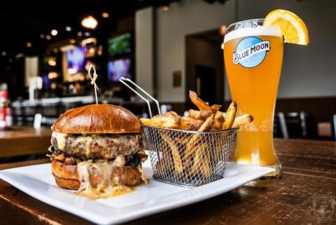 Which are you grabbing first?

📸: @monksburgerbarlagrang
