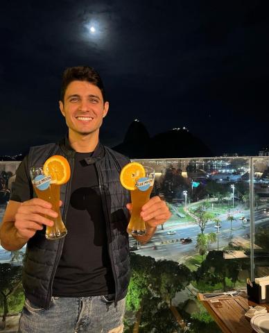 Being a great friend means having a Blue Moon ready when you arrive.

📸: policarpodaniel