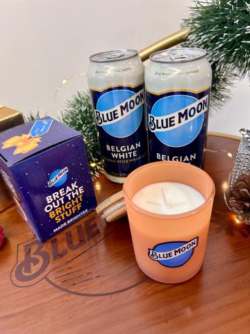 GIVEAWAY 🕯Blue Moon scented candles are here to make those holiday gatherings even brighter. You could WIN 1 of 5 available. Just like this post, tag a friend, and follow @bluemoon_canada